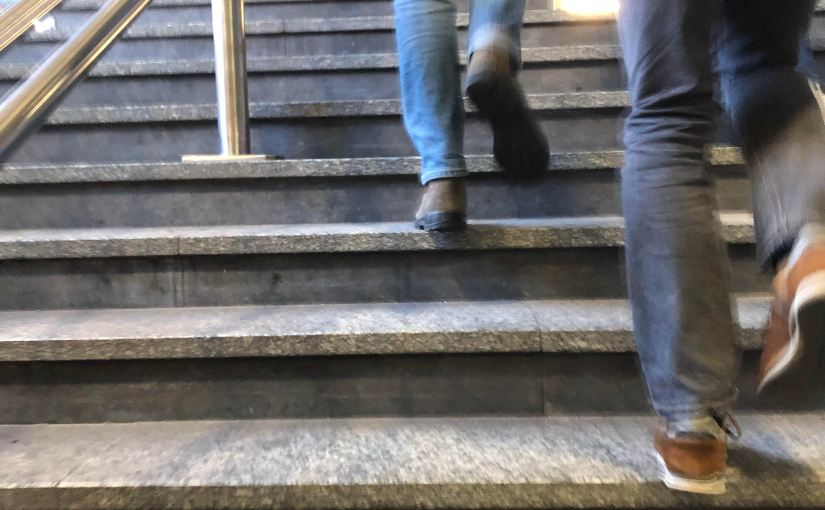 La femme au béret&nbsp;fuchsia